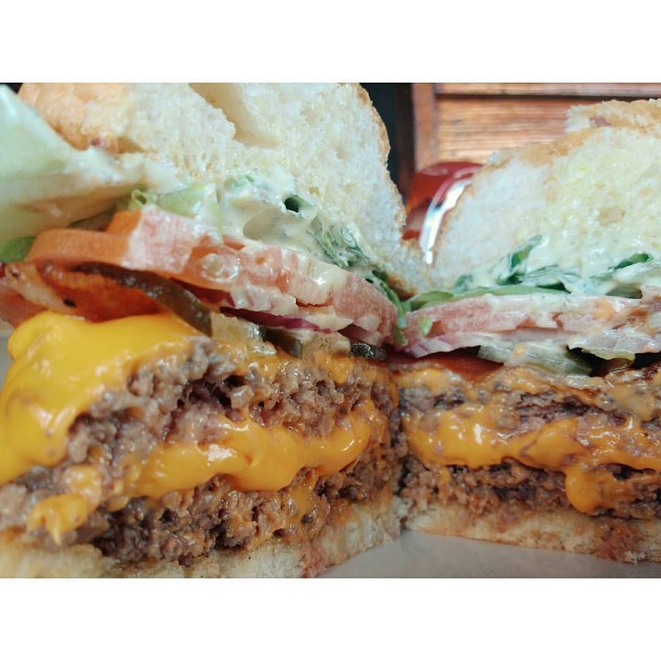 Review by Lucas - Burger with Cheese