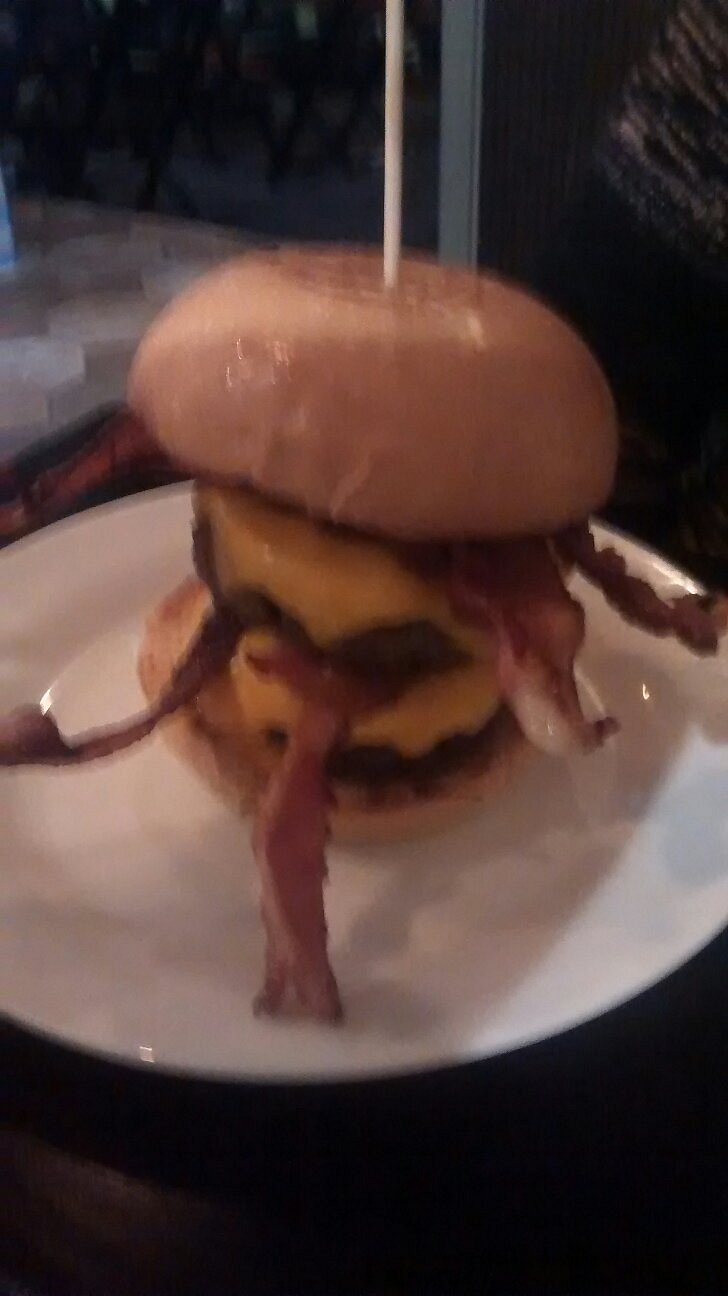 Review by Julia - Burger with Sauce